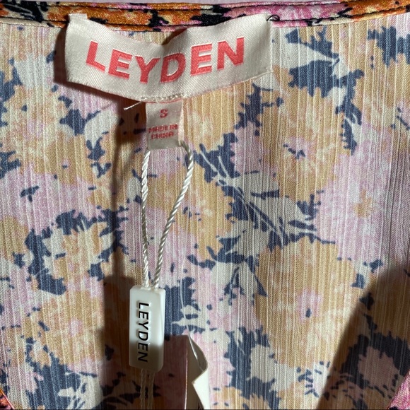 NWT Leyden Smocked Surplice Floral Blouse - Picture 6 of 6